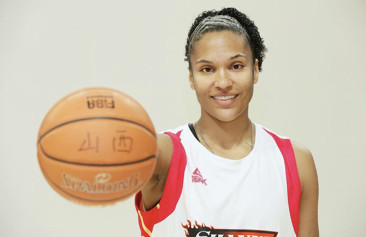 Alyssa Thomas’ first 2 games in China: 

24 PTS | 11 REB | 11 AST 
24 PTS | 23 REB | 9 AST

Go crazy then @athomas_25! 👏
