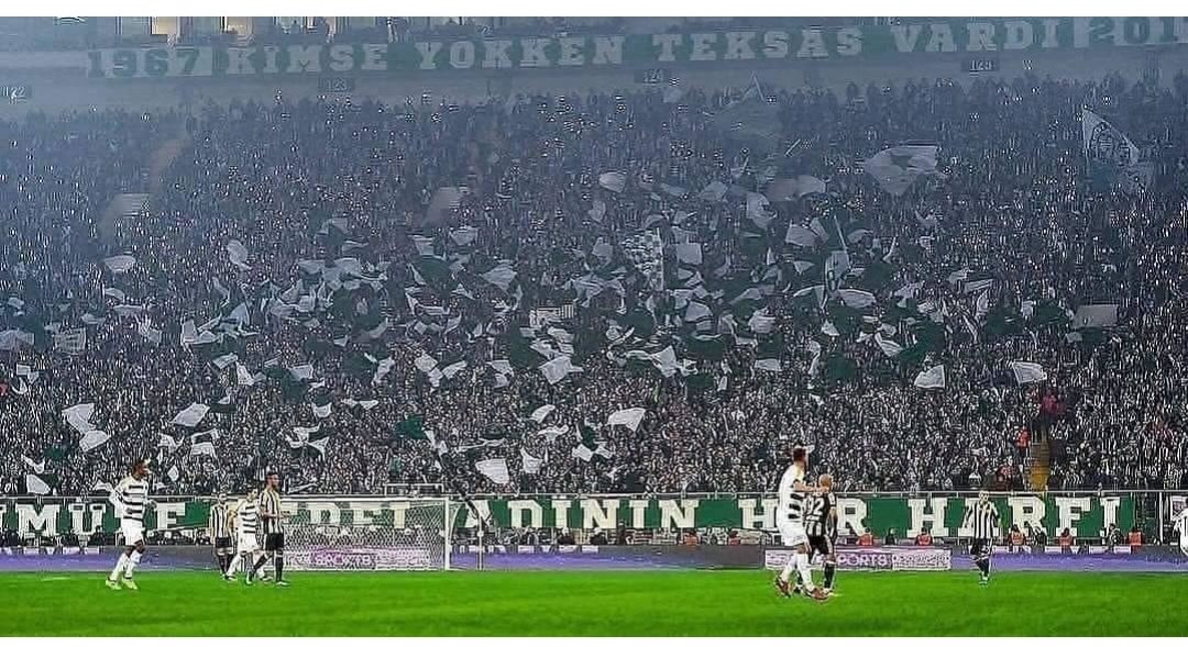 90 milyon nüfuslu, insanlara sadece 3 takımın empoze edildiği Türkiye'de, şehrimizin takımını desteklemenin onurunu ve gururunu yaşıyoruz..