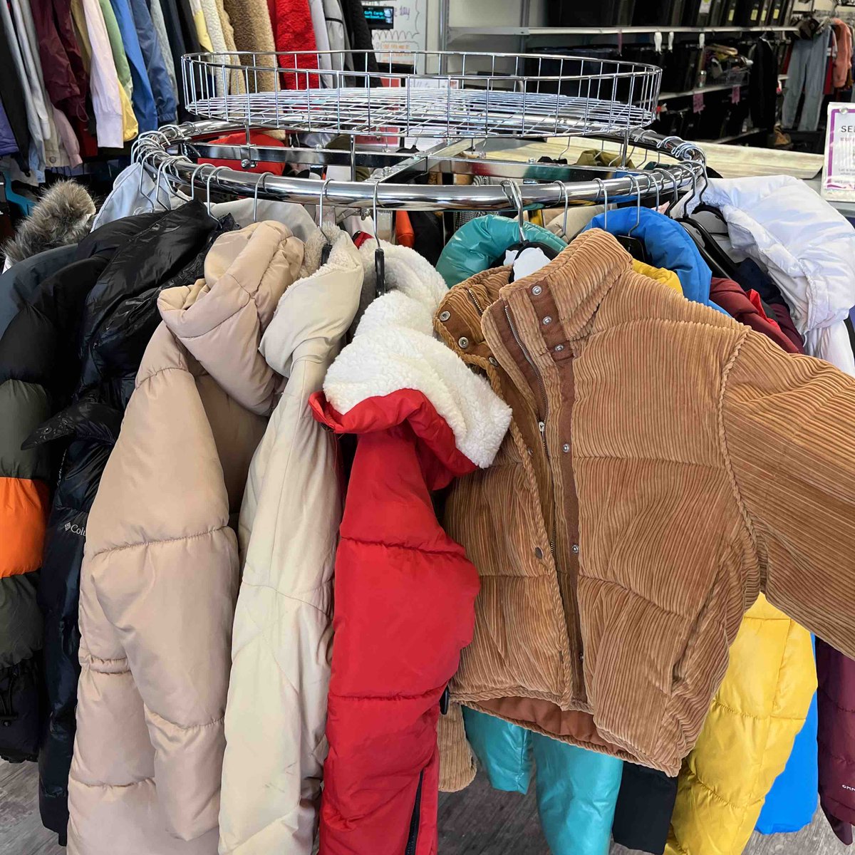 PCBrookfield's tweet photo. We still have so many cute coats and boots on the floor right now from our drop this last weekend! Come in soon to check out our best selection of winter styles 😇
———
#gentlyused #platoscloset #platosclosetbrookfield #thriftedootd #thriftedfashion #brandsforless https://t.co/tHdnzpxv5c