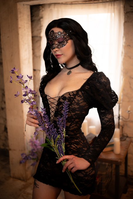 Video Game Yennefer or Netflix Yennefer?! I LOVE BOTH so I did this set inspired by both versions of