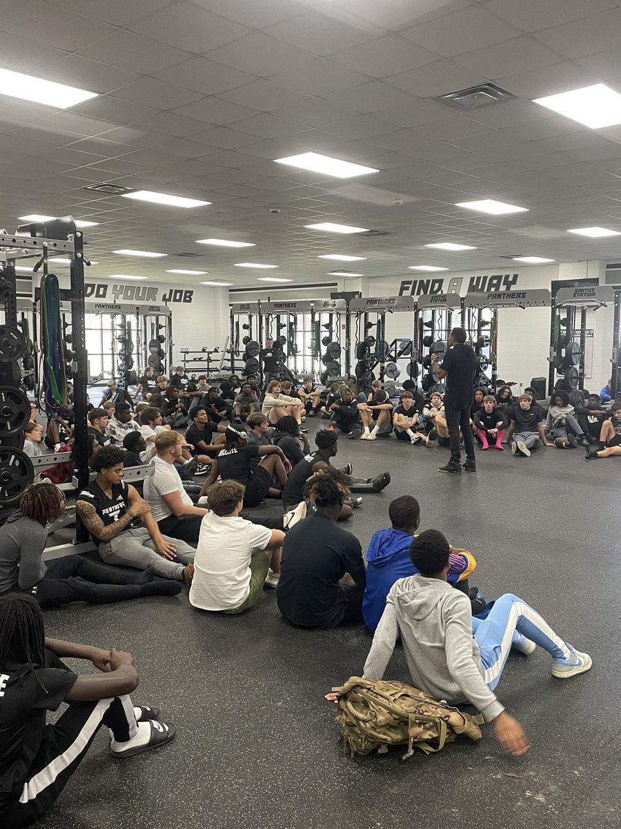 It was cool to have my brother from another mother come all the way from Birmingham to speak with our kids and check us out last night! Thank you Simeon for your friendship and support! You are truly a blessing to me and my family! #BeELITE #BuiltBySmiths <a href="/SSPantherFB/">Smiths Station FB</a>