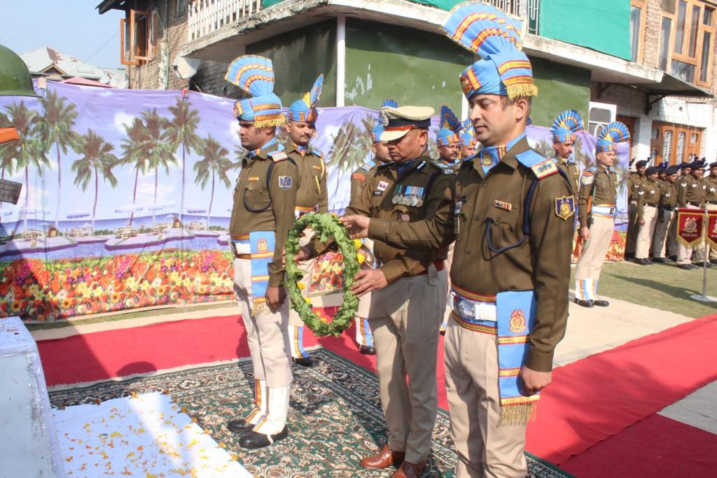 29_crpf's tweet photo. On the Police Commemoration Day, 29 Bn CRPF paid homage to the fallen heroes of CAPFs and Police who have made supreme sacrifice in the line of duty. https://t.co/3hwzZI9TcP