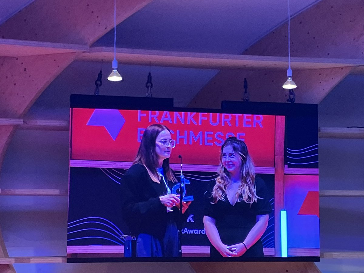 Herzlichen Glückwunsch, liebes Social-Media-Team! Der <a href="/dtv_verlag/">dtv Verlag</a> ist der #BookTok Verlag des Jahres 👏! #TikTok #fbm23 <a href="/tiktok_de/">TikTok DE</a> <a href="/TikTokComms/">TikTokComms</a>