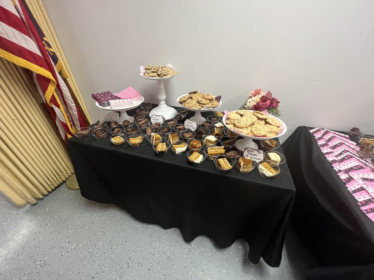 JoseJalapenos1's tweet photo. A special THANK YOU to Performance Foodservice for their donation of desserts and meal prep to BINGO for BOOBS. These sweet treats were enjoyed down to the last slice.
This breast cancer fundraiser was a success due to the community support and generous donations. https://t.co/yTpuPDza3u