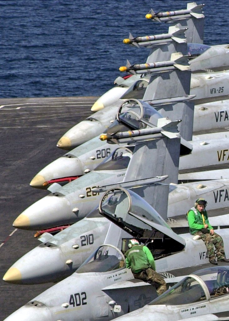 Naval fighters

#FA18C(N)Hornet 
Squadron #VFA25FirstoftheFleet

📷 #USSAbrahamLincoln CVN72
#PersianGulf October 2000

@USNavy 🇺🇸