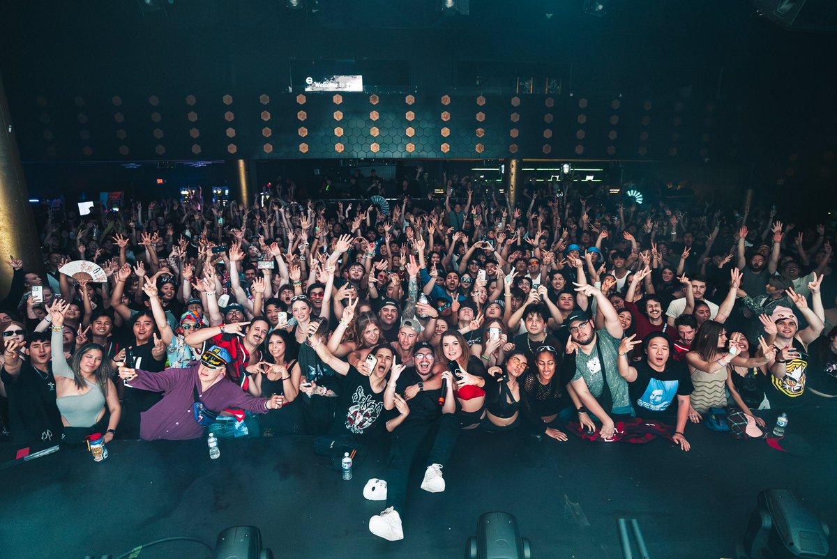 THANK YOU VANCOUVER FOR HAVING SOME OF THE CRAZIEST ENERGY OF THE ENTIRE TOUR. YOU ALWAYS GO HARDER EACH &amp; EVERY TIME I COME TO YOUR BEAUTIFUL CITY. STILL FEELING THE ADRENALINE BRB GOTTA GO RUN FIVE MILES 🏃🏻‍♂️