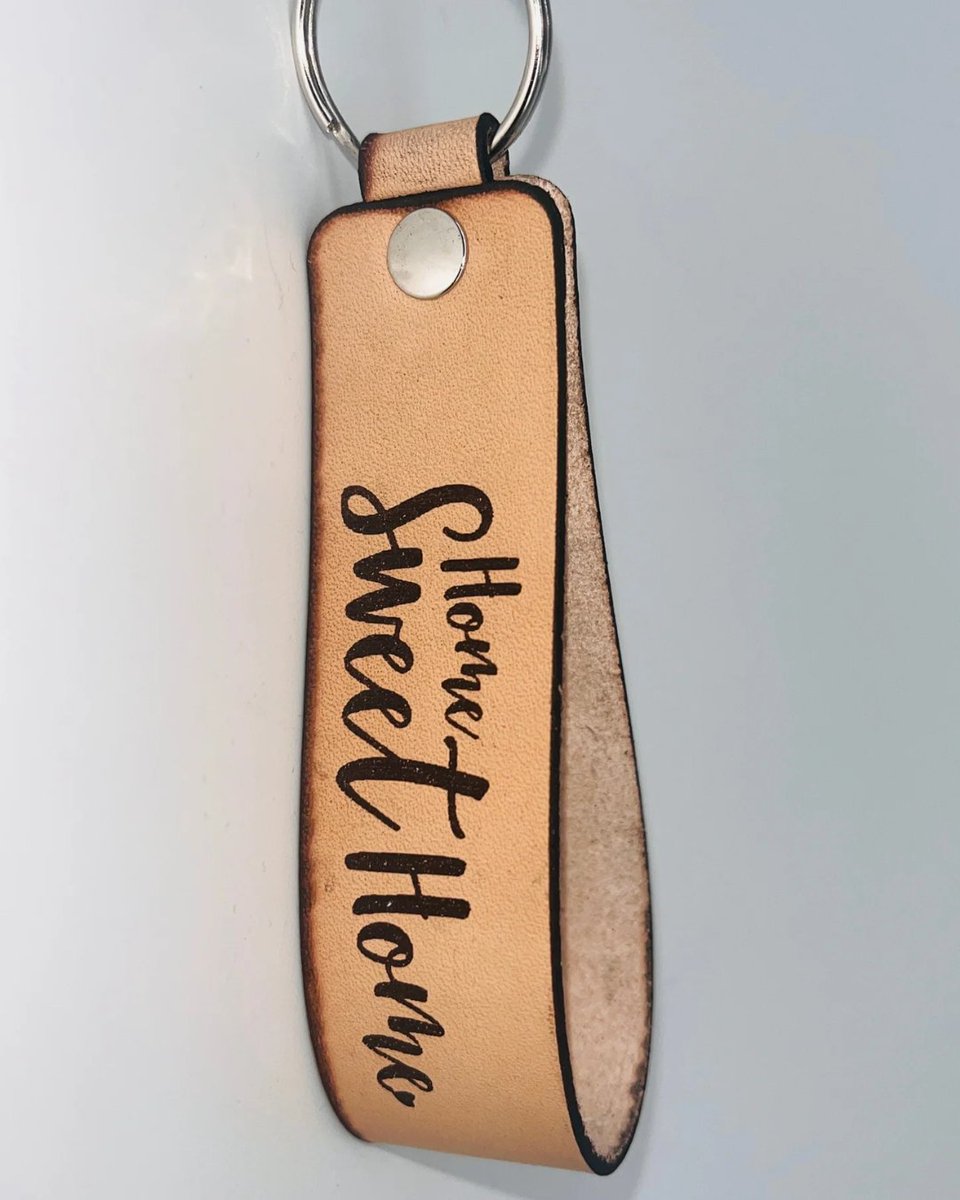 ATREstore's tweet image. 💥 Small details, big impact and our handmade leather key do just that! We have several designs but if you can't find your perfect match, we offer customization options too! 

Elevate your client essentials today. 🔑

#RealEstateLife #keytags #ClosingDay   allthingsrealestatestore.com/collections/ke…