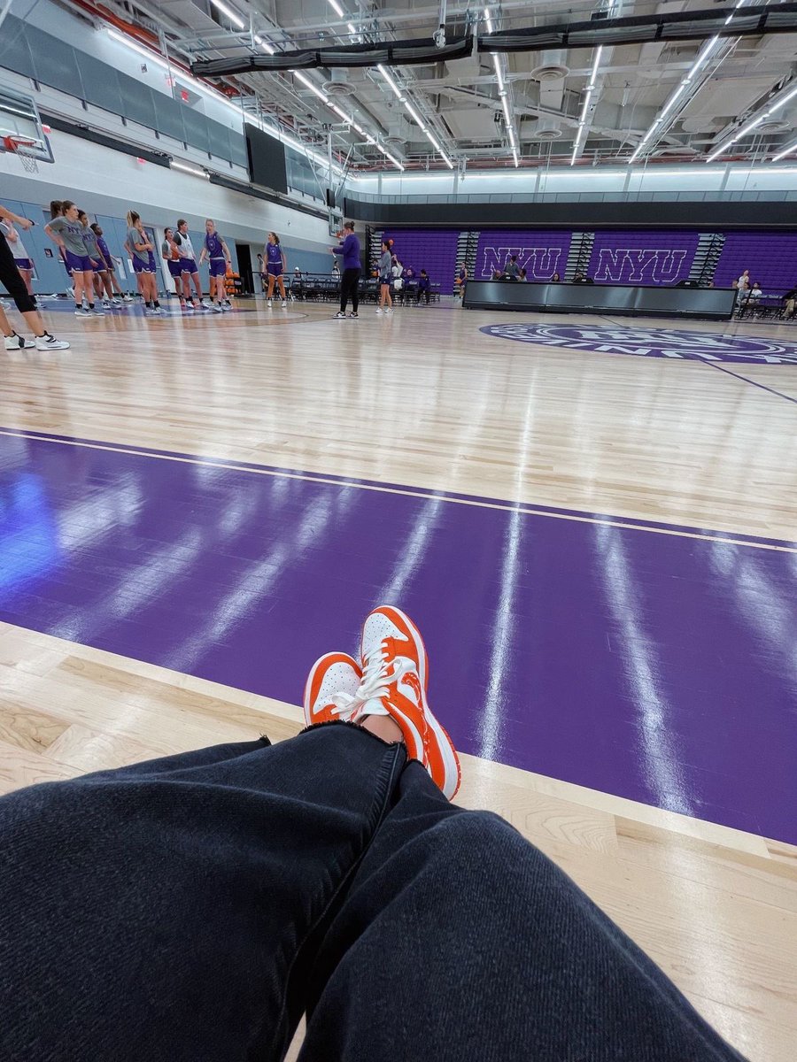 Loved my visit @nyuwomenshoops today! Such great players and coaching staff. Learned a lot about their program and style as well as the school!! Thank you so much @CoachMegBarber @NettieRespondek and Coach Annie🤍💜 #RollViolets #violetPride