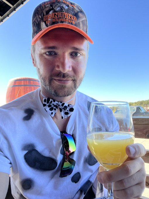 Happy freaking weekend!! Endless mimosas, brunch and softball tournament 🥎 🍹 Wishing everyone a wonderful