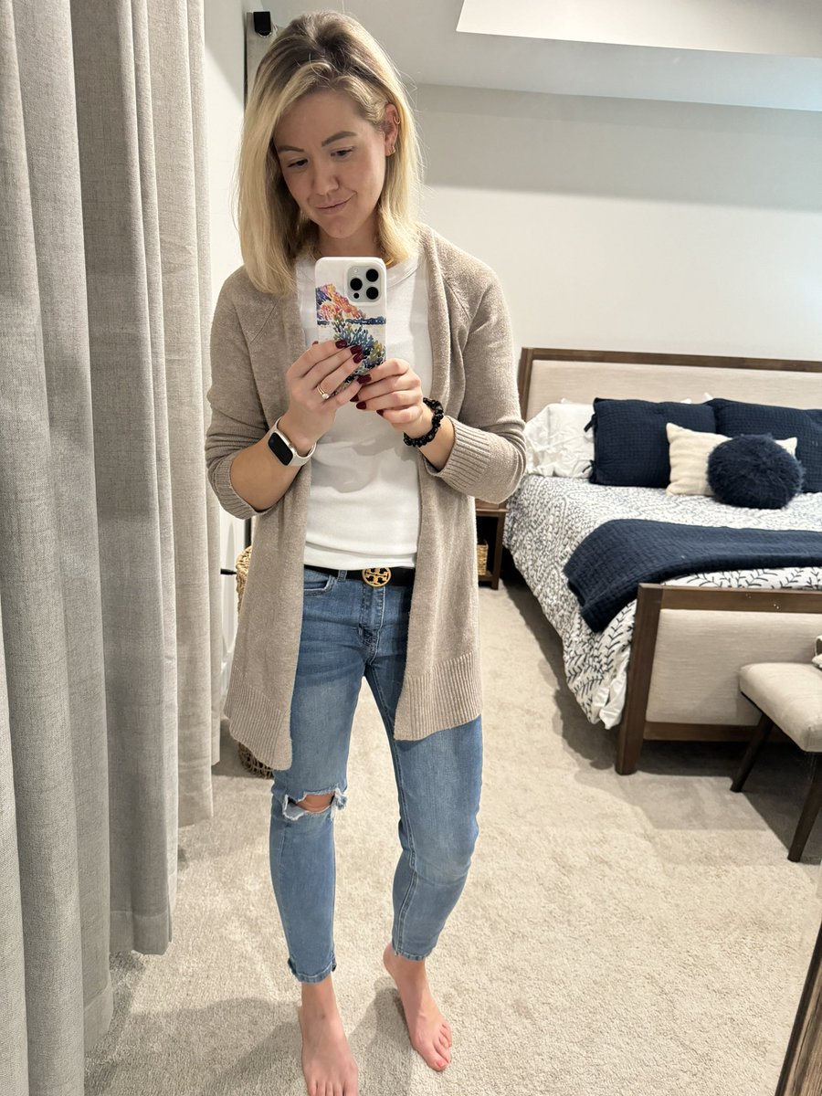 KristiSchell's tweet photo. This is mom attire. 😔 https://t.co/VSj4Lgr8ow