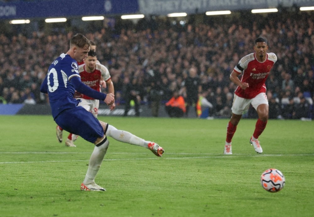 Fire1Football's tweet photo. First half for chelsea
#Chelsea #flback #cheouytin #derbylondon https://t.co/kYFcArnolE