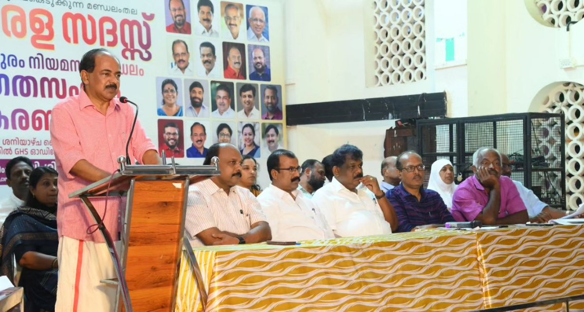 advantonyraju's tweet image. മുഖ്യമന്ത്രിയും മന്ത്രിമാരും ജനങ്ങളുടെ അടുത്തേക്ക് എത്തിച്ചേരുന്ന നവകേരള സദസ് ൻ്റെ സമാപനം തിരുവനന്തപുരം മണ്ഡലത്തിലാണ്. ഡിസംബർ 24 പകൽ 4.30 ന് പുത്തരിക്കണ്ടം മൈതാനത്ത് ചേരുന്ന ചരിത്ര മുഹൂർത്തം ഗംഭീരമായി നടത്തുന്നതിനുള്ള സ്വാഗത സംഘ രൂപീകരണ യോഗം  മന്ത്രി ജി. ആർ. അനിൽ ഉദ്ഘാടനം ചെയ്തു.