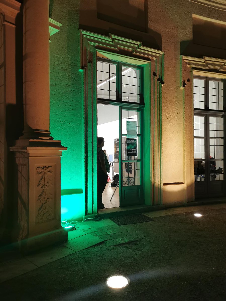 Die Lange Nacht der Wissenschaften ist gestartet! Seit 17 Uhr gibt es in der Orangerie stündliche Vorträge und interaktive Stationen, die Einblicke in die Digital Humanities geben! Schaut noch bis 24 Uhr vorbei! @UniFAU #Erlangen #LNdW