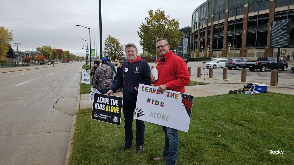 scarlett4kids's tweet image. Thank you Representative Nate Gustafson and Representative @johnmacco 
For standing with us and fighting for the protection of Wisconsin's kids🙌🏽