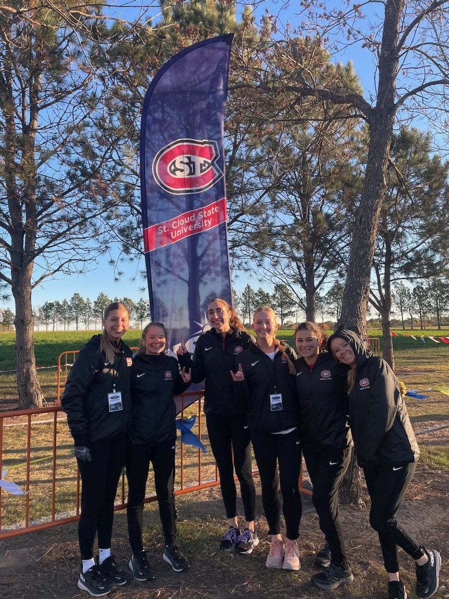 📸 𝐂𝐨𝐧𝐟𝐞𝐫𝐞𝐧𝐜𝐞 𝟐𝟎𝟐𝟑 in the 📚

#HuskiesXC 🐾