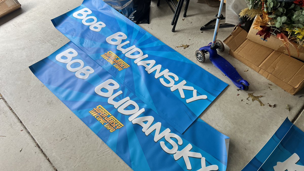 A+ quality control from @BuildASign for our convention banners! Two for @BobBudiansky instead of one for him and one for Bob Sharen, plus our 8x30 marquee banners for the convention and @GuyDorianSr1’s premiere of Good Alien are printed with…a little extra bleed? Y’all. WTF?