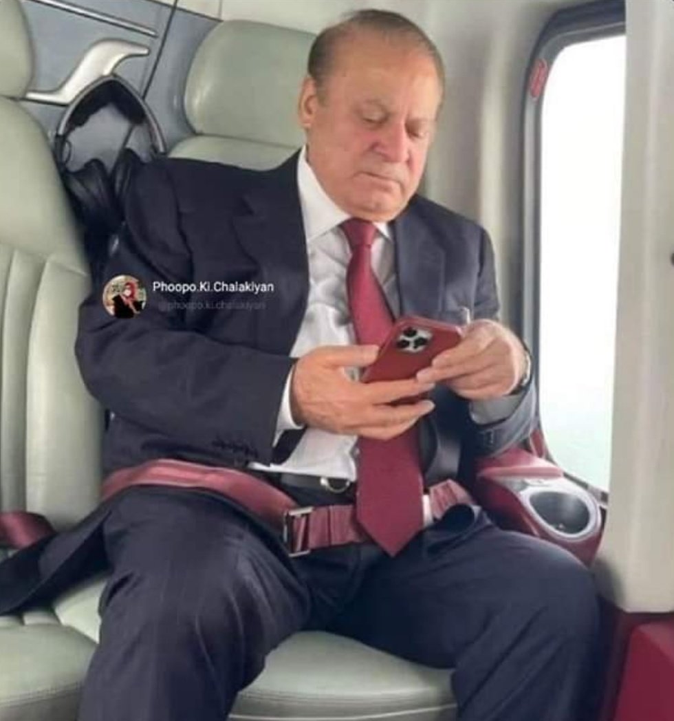 ayyambaig's tweet photo. Is banda ka b sahi ha 
Sab paisa Kamany bahr jaty or ya Pakistan ata ha 😆 https://t.co/Z4OKmymj1O