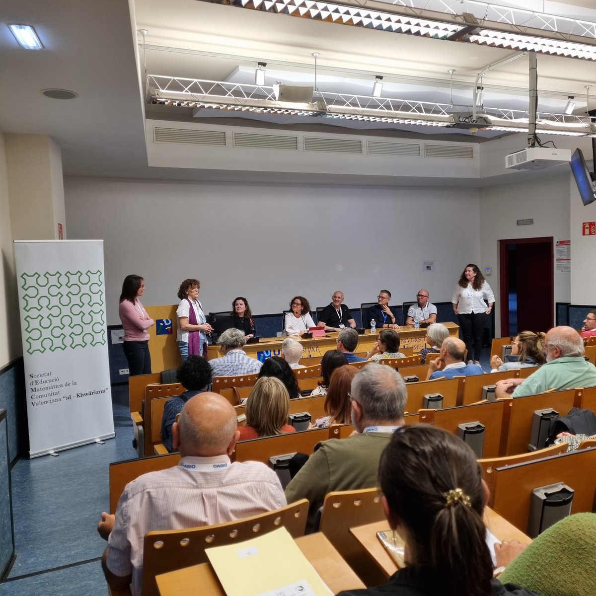 yolandam136's tweet photo. Assistim i participem a les Jornades de la Societat d'Educació Matemàtica de la Comunitat Valenciana celebrades els dies 20 i 21 d'octubre a Castelló
#semcv #jemcv @EscolesFEDAC @FEDACManresa @UVic_FETEP https://t.co/u823ivfCVP