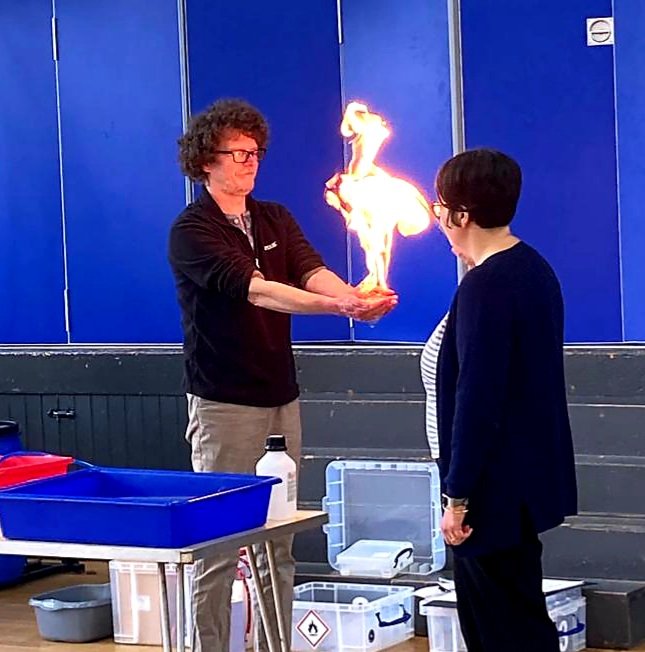 Thanks once again @PHoare1963 & @STEMNewcastle for wowing our pupils. This time it was Y5 for the Story of Earth which links to our topic of Earth & Space. Methane bubbles, oxygen production from elephant toothpaste & dry ice caused wonderment & awe! #STEMtastic!