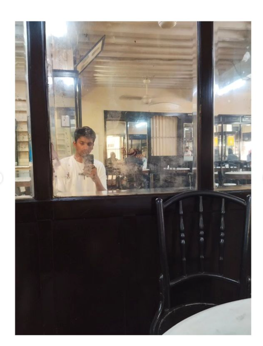 _arvind19_'s tweet photo. 19 Oct.(22, B'day)
Spend the day in n Out at Mumbai                                 
Had a cup of tea at Irani Cafe                                                                     Went to Marine Drive, Gateway of India.... checked phone with 1 wish XD adulting.. I got this. https://t.co/pUGL6hhGgk