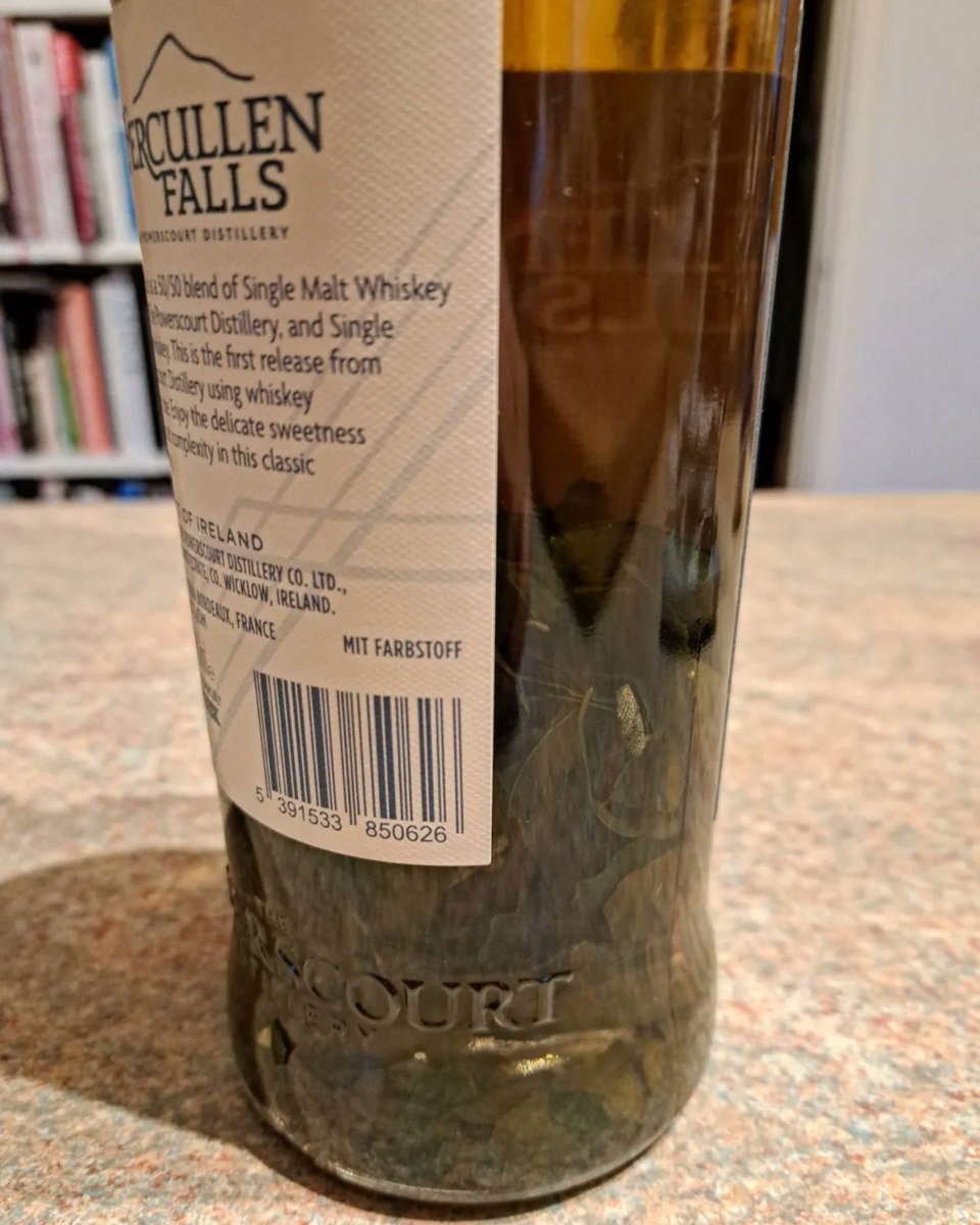 What happens when @FercullenWhisky meets @aniargalway @FoodOnTheEdge SEAWEED WHISKEY ☺️ 750ml whiskey 35g dried kelp Mix and mature for six months. Thanks to @PowerscourtDist and @WicklowNatural1 #FOTE2023