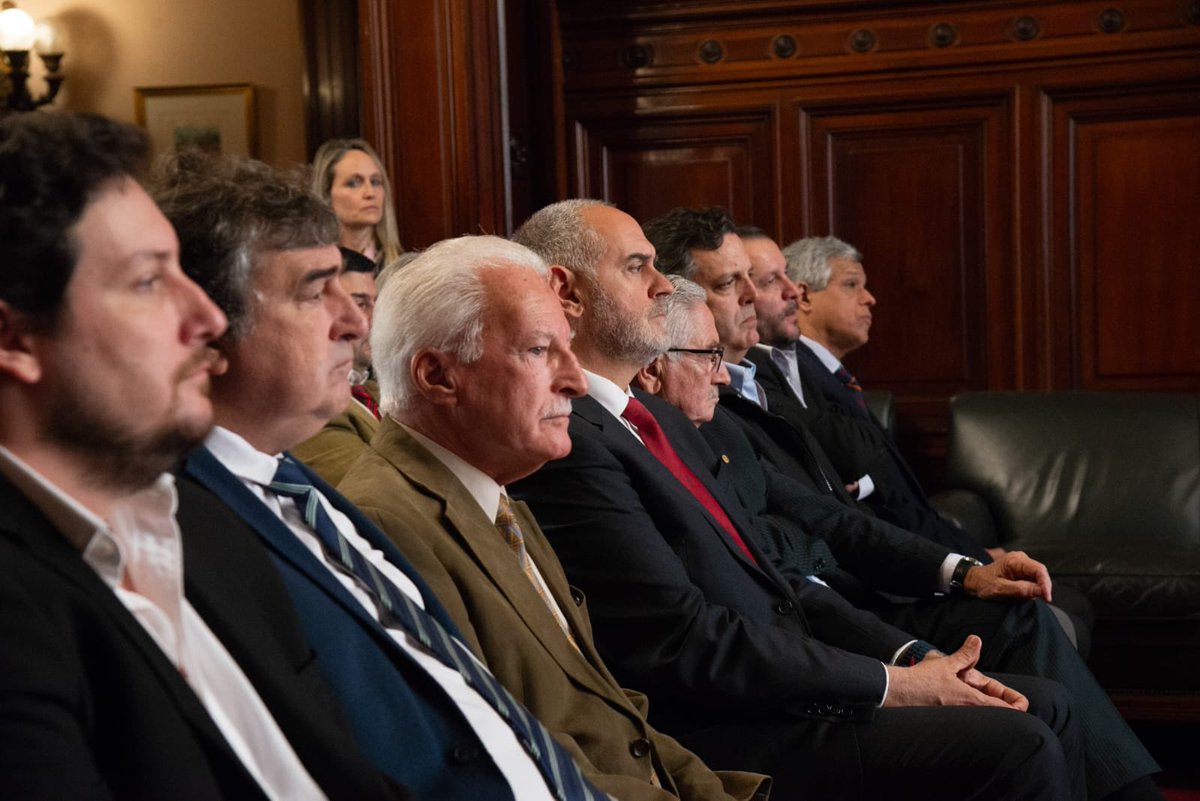 Ayer asistimos al lanzamiento del Sello conmemorativo de los 60 años de la Comisión Técnica Mixta de la Laguna Merin. Excelente discurso del Pte Ingeniero Gerardo Acosta. Agradecimiento al Correo por su significativo aporte ⁦<a href="/beatrizargimon/">Beatriz Argimón</a>⁩ ⁦⁩ ⁦<a href="/CarmenTort3000/">Carmen Tort González</a>⁩