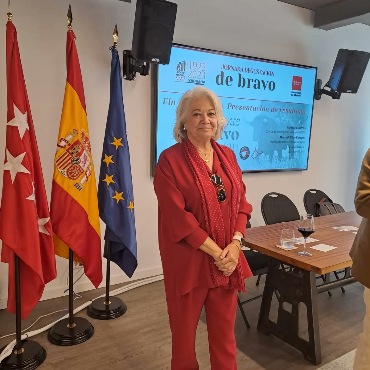 Fedelidia1's tweet photo. La @ComunidadMadrid presentó los resultados del estudio Naturalmente Bravo, realizado por el @imidra_madrid  y @universidaddezaragoza, que demuestra que la carne de toro de lidia tiene un 2,46% más de proteína y un 11,43% menos de grasa que otra carne de vacuno  en el matadero https://t.co/L4wuFZQXP8