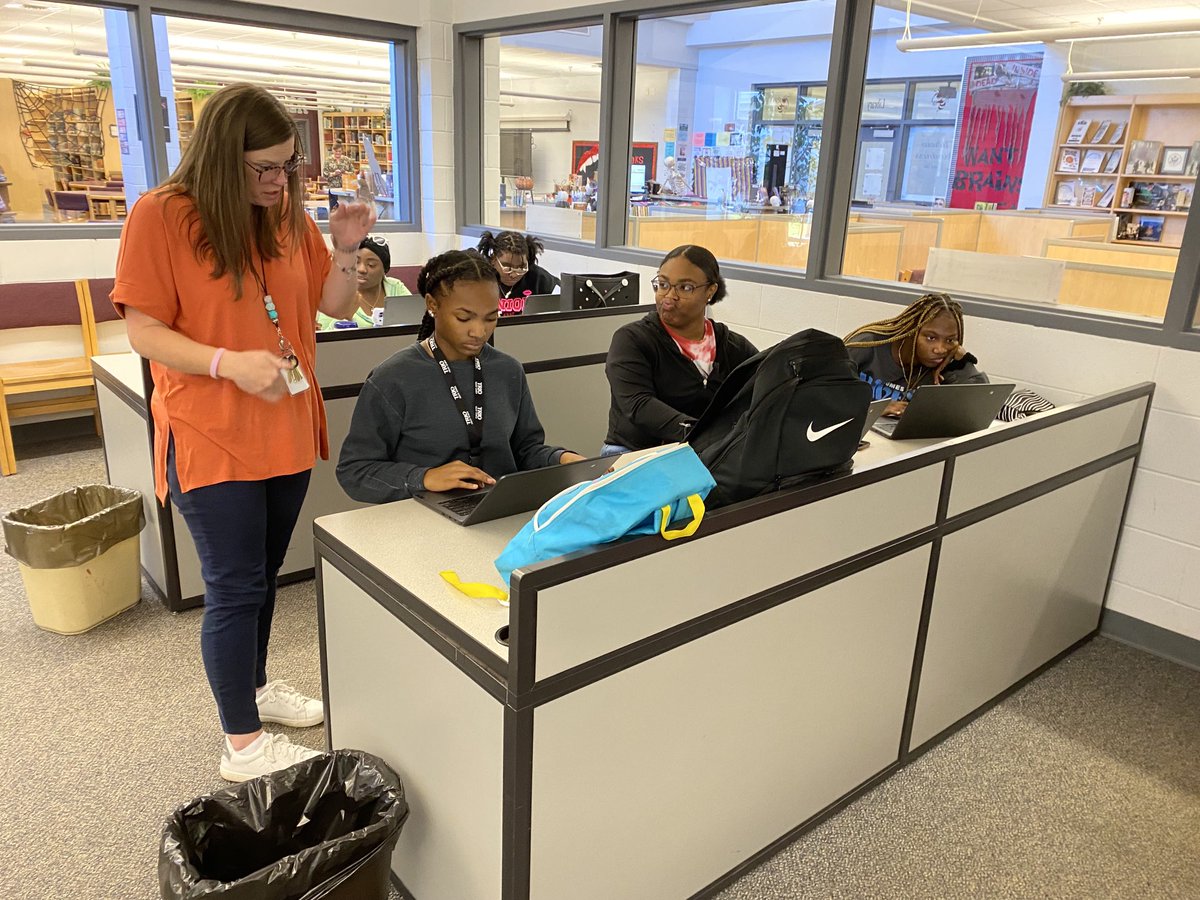 hscareercoach's tweet photo. Abbeville High School seniors have applied to college this week! Thankful we are able to participate in AL Free College Application Campaign Week. #iapplied #alcac https://t.co/zU9l3JAL1q