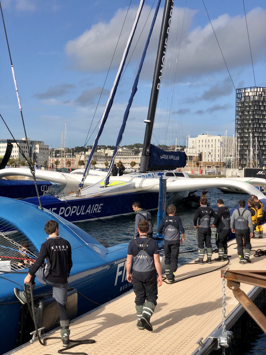 LHsansfiltre's tweet photo. Les team @VoileBanquePop @GitanaTeam @SVRLazartigue arriment les 3 trimarans #hardwork 💪💪 @UltimBoat
@TransatJV 2023
#ultim #trimaran #ponton #team #transatjacquesvabre #lehavre #halage #cordages #zodiacs #skippers #coskipper #skipper #navigateurs #voile https://t.co/EP9iP2IbVm