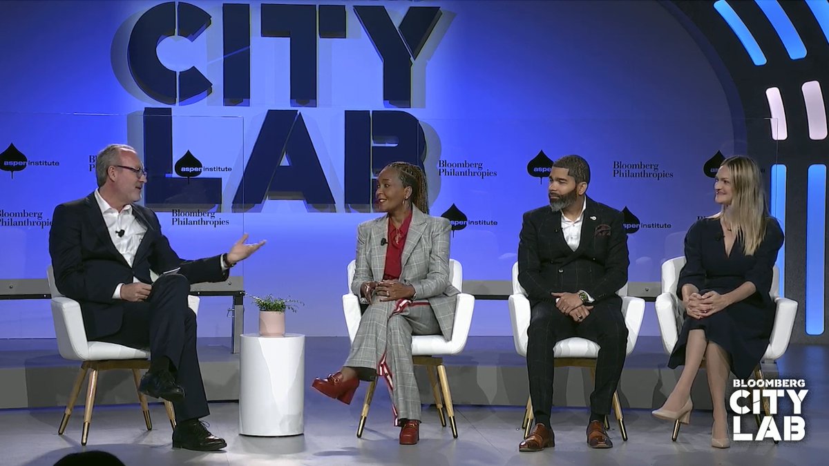 CenterforCities's tweet photo. Today at @BloombergDotOrg #CityLab2023: Center Director Jorrit de Jong spoke with @KeishaBottoms, @ChokweALumumba, and @PaigeGCognetti about the challenges that mayors face and the strategies they use to remain resilient. 

Livestream: https://t.co/gPMM0angbb https://t.co/pEdGFvoTei