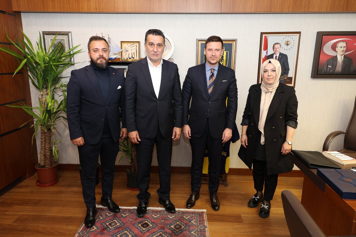 HilalAksoy40's tweet photo. İlçe başkanımız @BskFuatYildirim ve gençlik kolları başkanımız @_VolkanCOSKUN birlikte Grup Başkan Vekili Ankara Milletvekilimiz Sn @leylasahinusta ve @fethanbaykoc’u ziyarette bulunduk.
Misafirperverliklerinden dolayı kendilerine çok teşekkür ediyoruz. https://t.co/BcJp1ZJljE
