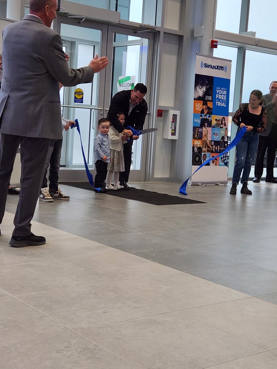 1029CHTM's tweet photo. Hey I'm down at Thompson Ford just witnessed them cutting the ribbon for the grand opening! https://t.co/Ekc1J60W7h