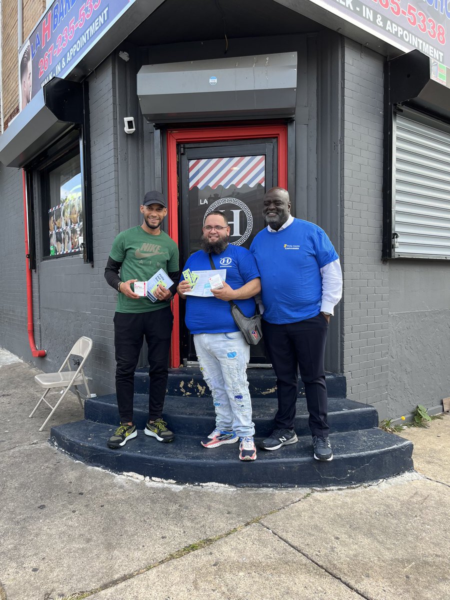 nfoizen's tweet photo. We started in 19140  last week, plan to knock on every door before we move on yo next zipcode. We meet folks on their stoop &amp; provide lifesaving @PHLPublicHealth @DBHIDS resources while working to ⬇️stigma around drug use. No need to raise your hand - we are here to help everyone https://t.co/mzBjYZsGU0
