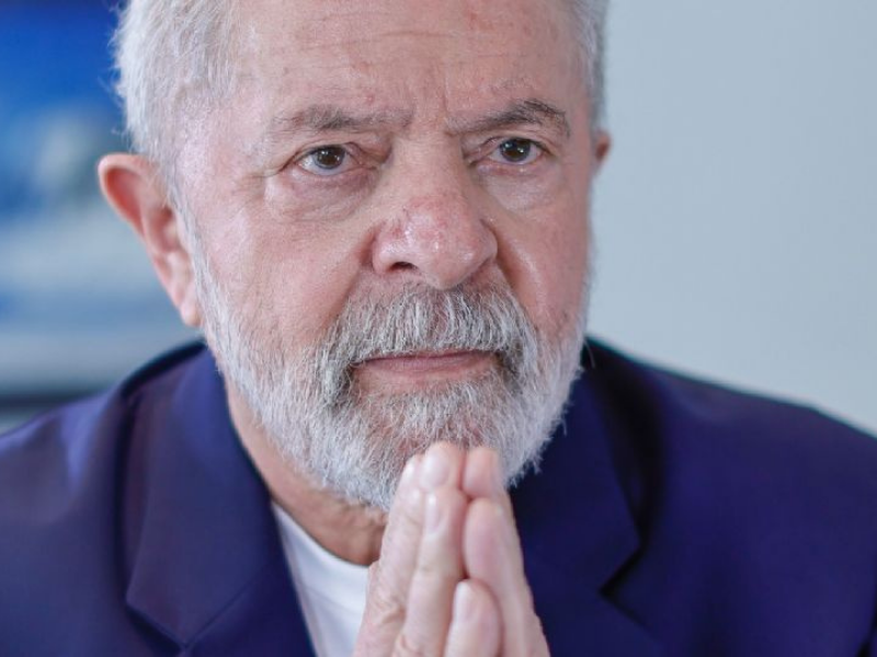 cesarcalejon1's tweet photo. Obrigado, @LulaOficial, por conduzir o governo brasileiro no Conselho de Segurança da ONU com a proposta que tentou parar o genocídio em Gaza e por também condenar os crimes cometidos contra os israelenses. Você é um homem de PAZ, fala de AMOR, de JUSTIÇA SOCIAL, de LIVROS, DE VIDA. Obrigado. 🙏❤️