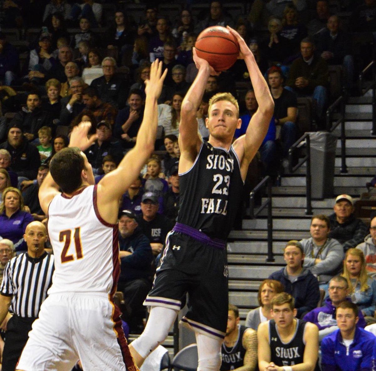 USFCougarsMBB's tweet photo. 2️⃣3️⃣ Days Until GAMEDAY!

Representing #23:

Matt Cartwright (2021-2023)

Drew Guebert (2015-2019) https://t.co/tkeSaiuIWA