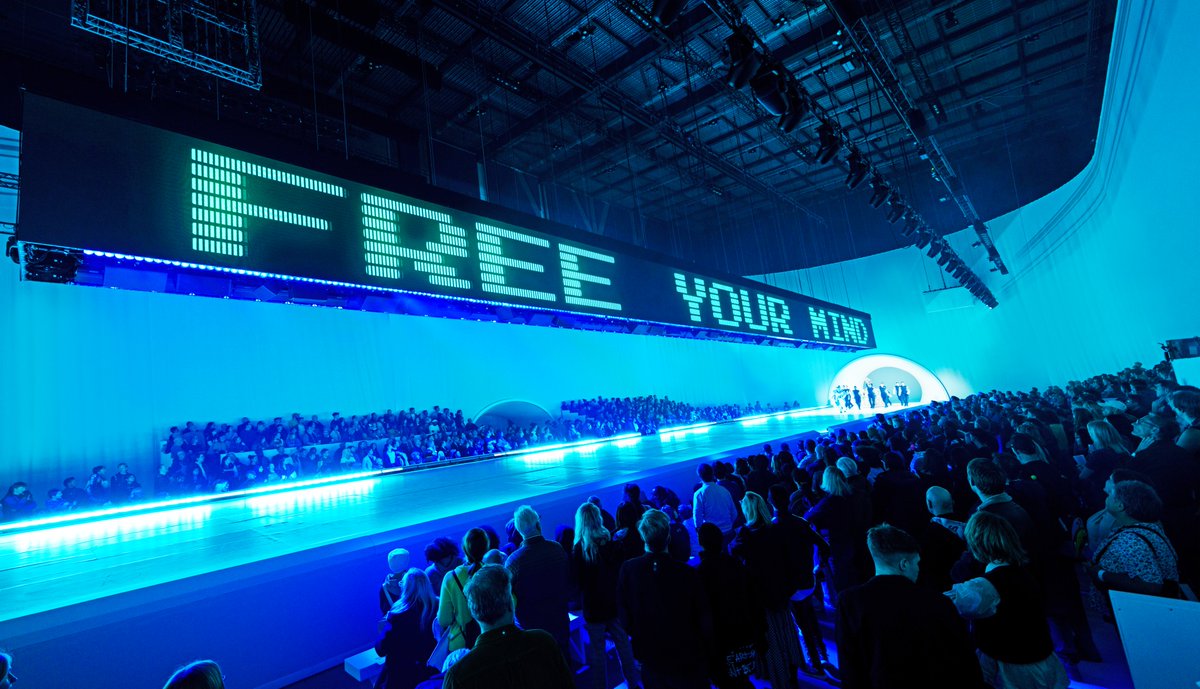 BackStageAccess tweet media