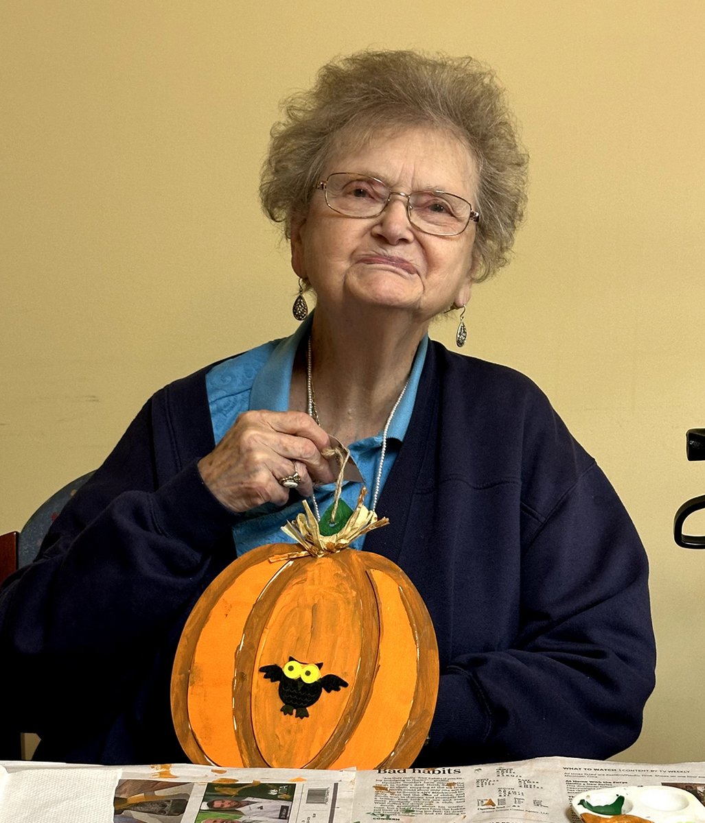 Getting spooky during our crafty corner #trilogycreates #seniorliving #trilogyliving