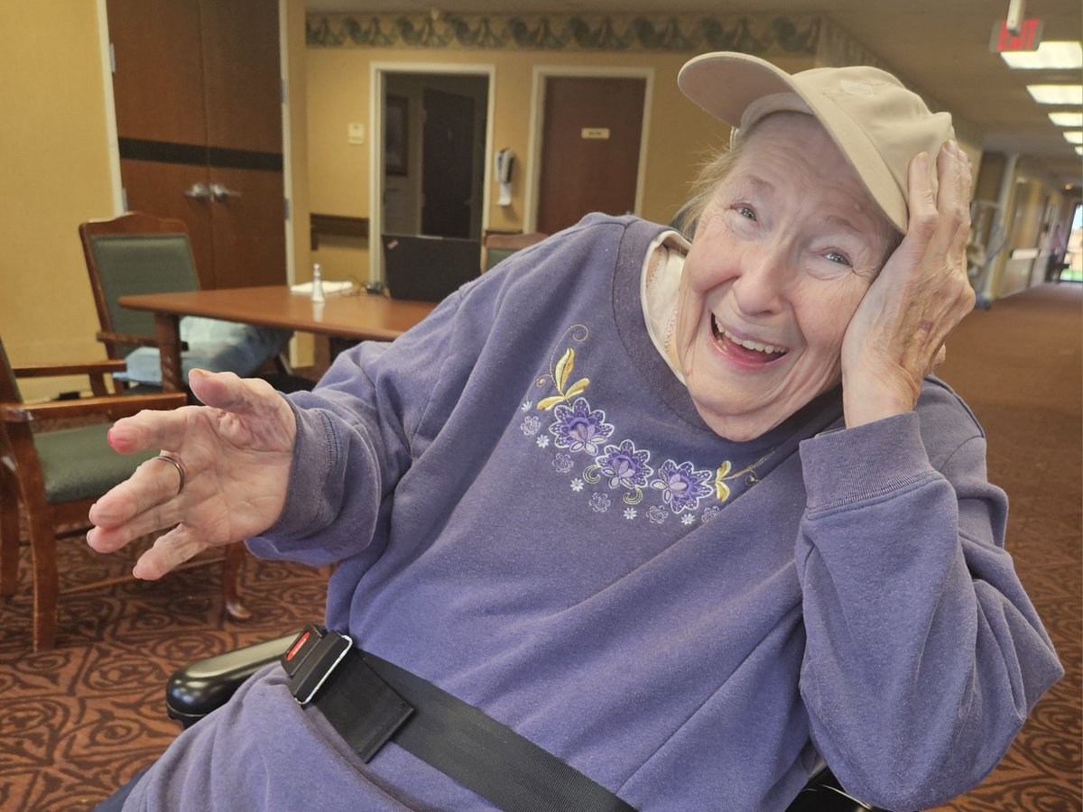 We have had a BLAST learning some 80's dance moves this week with it being our 80’s Themed week! The 1st one we learned was "The Sprinkler", when is the last time YOU have danced?
#80sThemedDinner
#TrilogyLiving