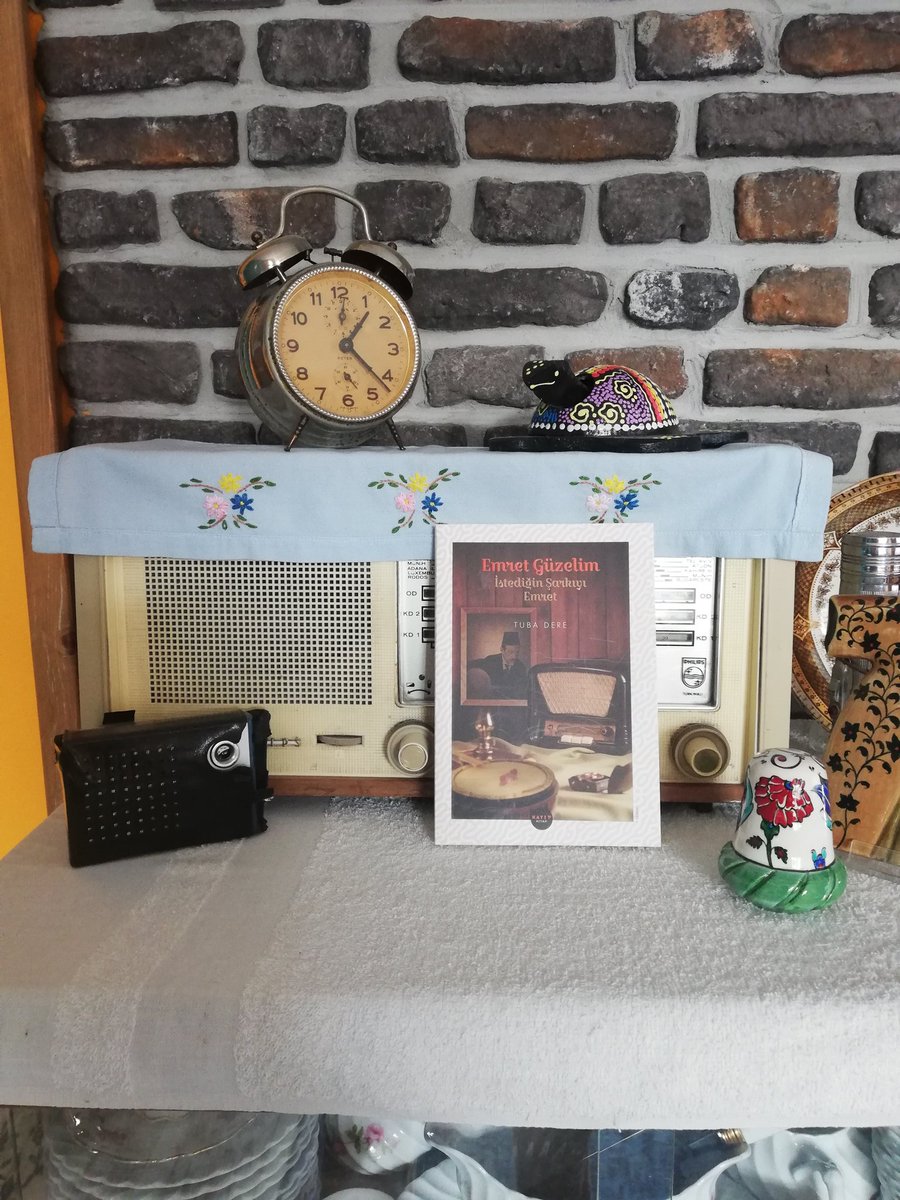 der_tuba's tweet photo. Yeni kitabım @KayipKayit Kitap etiketiyle okurlarıyla buluşuyor.
Birkaç yıldır kaleme aldığım, dergide yayımlanan müzik ve müzik kültürü yazılarım kitaplaştı. 

Yayın dünyasına yeni adım atan Kayıp Kitap'ın da yolları açık olsun. https://t.co/33vxqVXyMv
