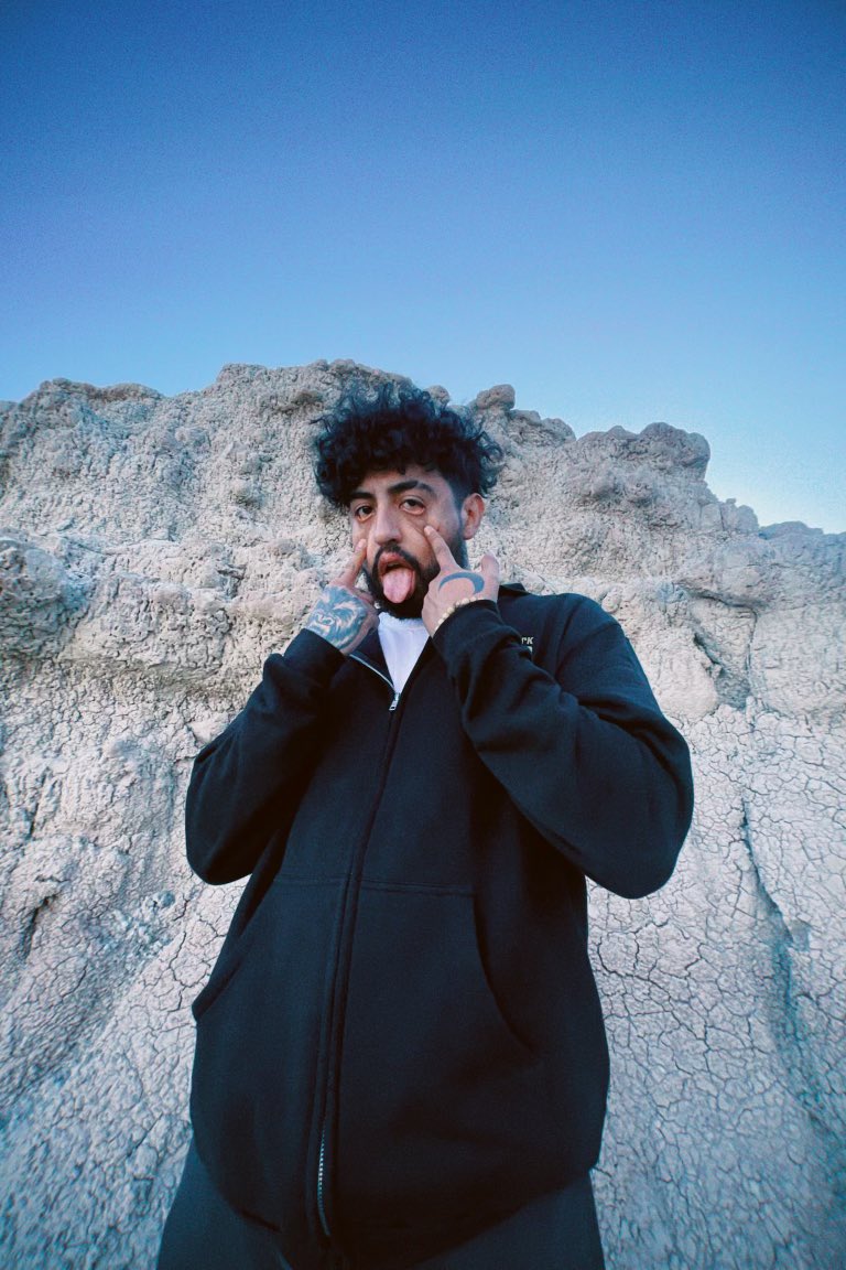 hisnamewasxav's tweet photo. folder > photos > tour life
CHICAGO ✈️➡️ NEW YORK 🚘➡️ SEATTLE

first stop of the tour is TONIGHT📍✅

Get your tickets below:
https://t.co/xm8hEak5lT https://t.co/ZPgXysGeMU