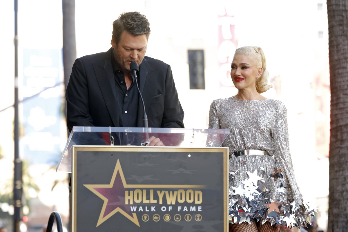 Blake Shelton brought Gwen Stefani to tears during the unveiling of her star on the #HollywoodWalkOfFame. 🔗: et.tv/46Ti051
