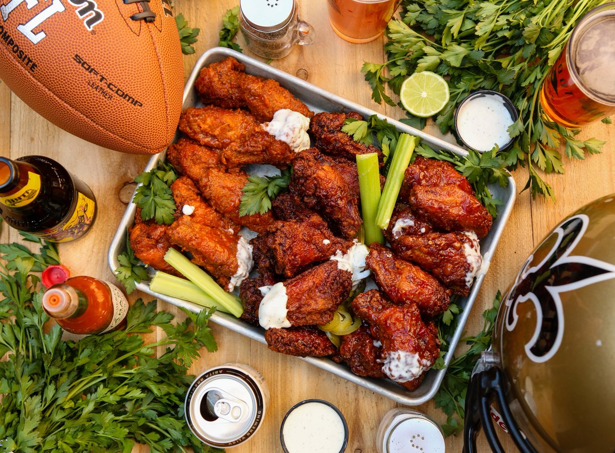 Now that's what we call a game day spread! The Saints are facing off against The Jaguars tonight, catch all the action at Manning's! 🏈 🍺 ⚜️