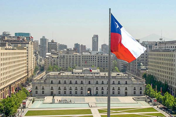 DFinanciero's tweet photo. 💰 Chile emite bonos soberanos por más de US$900 millones para financiar iniciativas de sostenibilidad
https://t.co/afuJ9sf2lm https://t.co/RbKP6w8fyO