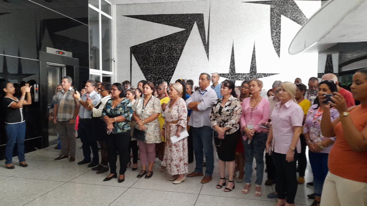 japortalmiranda's tweet photo. Desde @MINSAPCuba, trabajadores del sector de la Salud rendimos homenaje hoy a nuestra historia y a nuestra cultura y ratificamos el compromiso de defenderlas como esencias de los mejores valores de nuestra identidad nacional.

#CubaPorLaVida 🇨🇺 https://t.co/7YUn9lrc0K