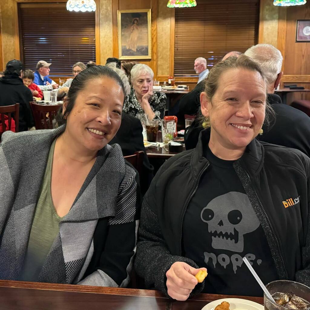 Jestertunes's tweet photo. Hi Anna &amp; Gina! https://t.co/Z0hZcZfkYH https://t.co/d6hFQq1FIa