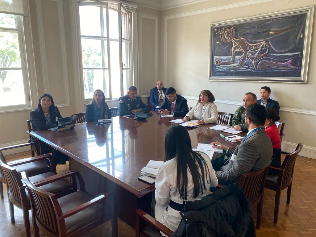 AicmaColombia's tweet photo. El grupo @AicmaColombia de la Oficina del Alto Comisionado para la Paz, junto a @mindefensa, @FuerzasMilCol, @PGN_COL y @DefensoriaCOL, establecieron zonas para realizar desminado en el marco de la Instancia Interinstitucional de Desminado Humanitario No 084. https://t.co/Mh5gP8CA2T