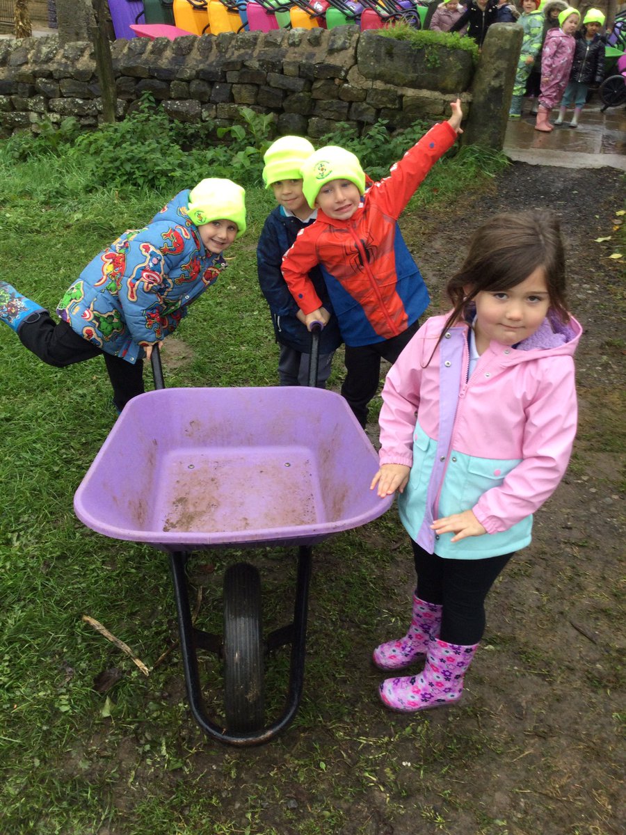 stjosephskly's tweet photo. A fabulous place to visit and enjoy autumnal fun! #teamhazel #receptionfun https://t.co/eOb3Ci00D1
