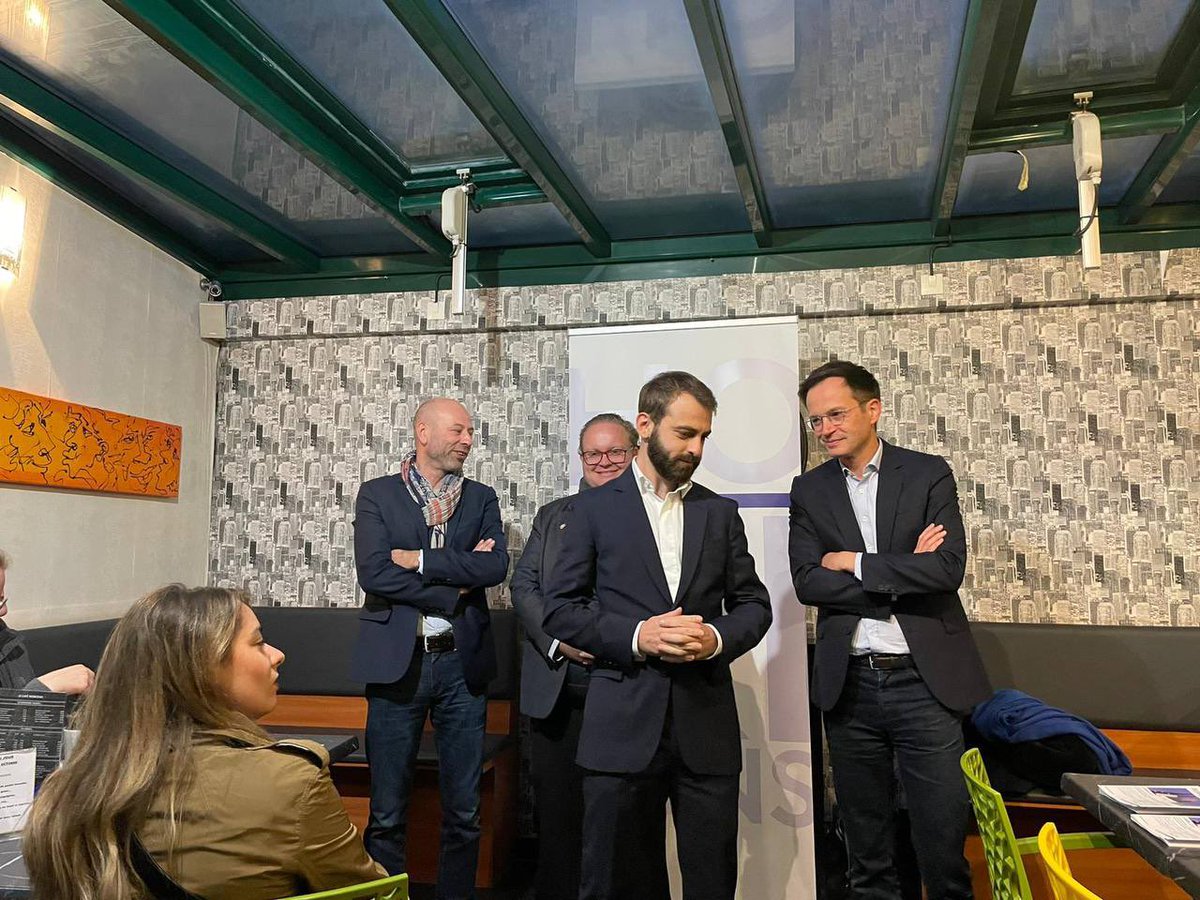 Lancement réussi du comité <a href="/HorizonsLeParti/">Horizons</a> d’Illkirch avec <a href="/MaximeEhrhart/">Ehrhart Maxime</a> délégué municipal dynamique et talentueux. 

Heureux de retrouver  <a href="/VincentThiebaut/">Vincent Thiébaut</a> député d’Alsace toujours très combatif, <a href="/PJakubowicz/">Pierre Jakubowicz 🇫🇷🇪🇺</a> élu de Strasbourg particulièrement engagé et prometteur.