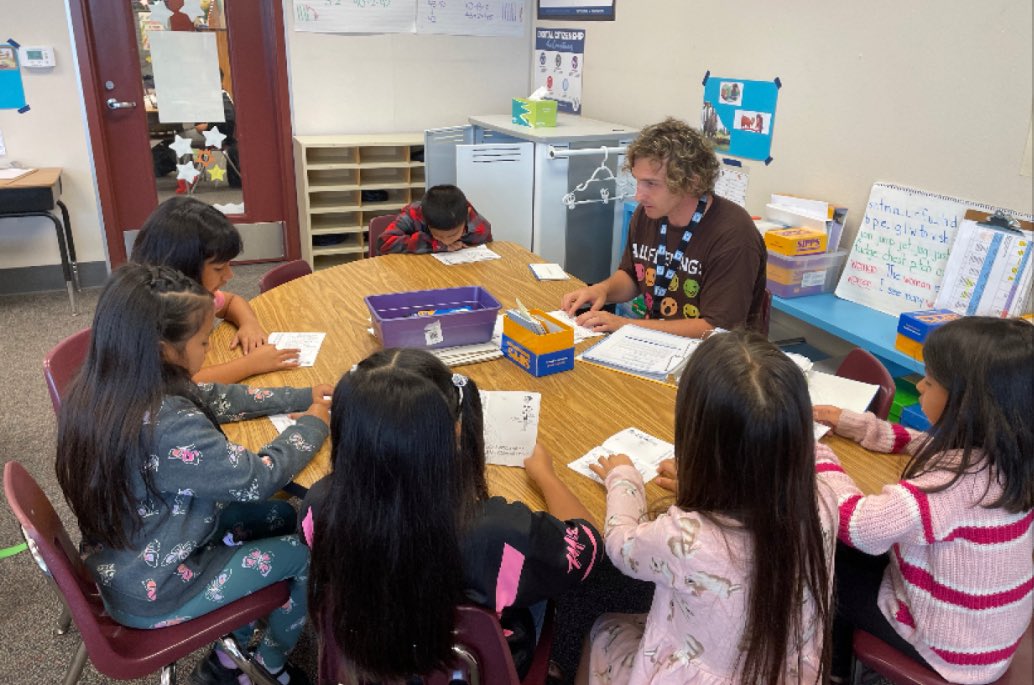 FoothillOakElem's tweet photo. Read. Read. Read.  #vista #vistaunifued #vusd #vistaunifiedschooldistrict #foothilloak #fho #jungleofjoy https://t.co/CBjil49CtZ
