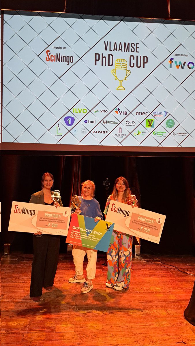 <a href="/FWOVlaanderen/">FWO</a> postdoc <a href="/MarieJPDeCock/">Marie DeCock</a> van <a href="/uhasselt/">Universiteit Hasselt</a> is de winnaar van Vlaamse #PhDCup 2023! 🏆🙌 🥇 Jolien Van Houcke <a href="/KU_Leuven/">KU Leuven</a> en <a href="/ClaraLeyns/">Clara Leyns</a> <a href="/ugent/">UGent</a> behaalden de zilveren en bronzen medaille!
 🥈🥉

Proficiat aan alle andere deelnemers van deze top editie!